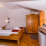 Πανσιόν Jadran Ciovo 3*