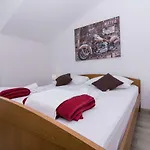 Jadran Ciovo Πανσιόν 3*