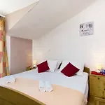 Πανσιόν Jadran Ciovo 3*