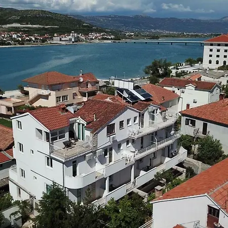 بيت ضيافة Jadran Ciovo 3*